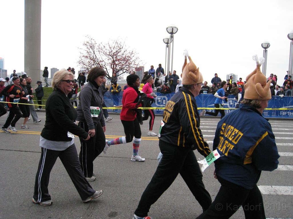 Detroit Turkey Trot 10K 2009 050.jpg - The 2009 Detroit Turkey trot 10K was run on November 29, 2009. A chilly and blustery day. Lots of costumes and racers though, 12400 strong!